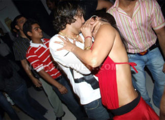 Mika-kissing-Rakhi-Sawant