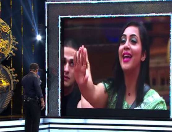 Big Boss 11, Arshi Khan, Salman Khan, Saleem Khan, Tv News, Khabrein 24