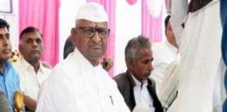 anna-hazare-s-hunger-strike-continues-on-the-third-day