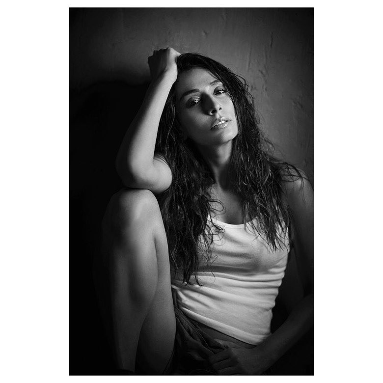 monica dogra,shares,hot pics