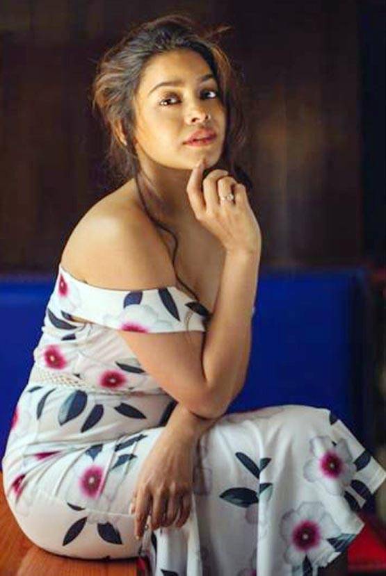 Television Actress,Sumona Chakravarti,Bold Photoshoot