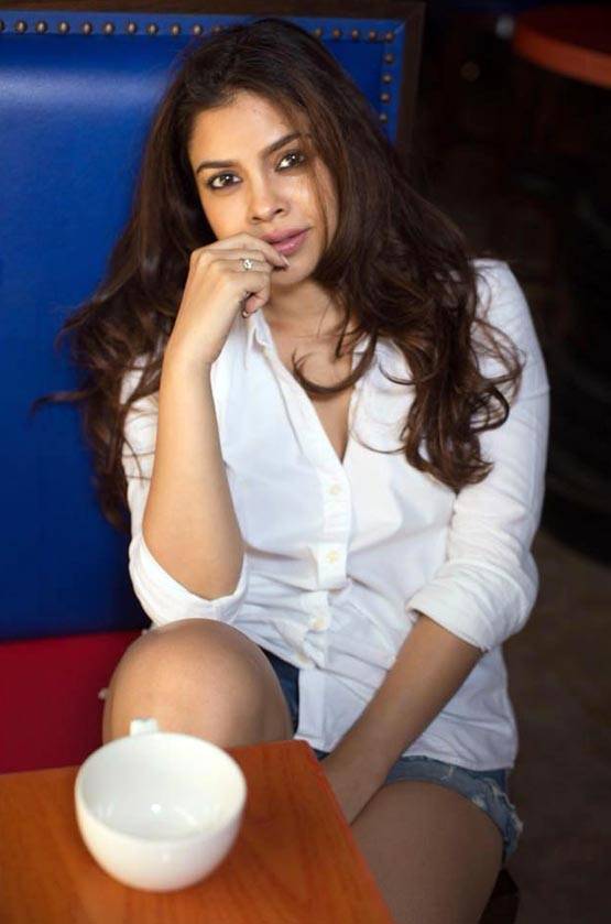 Television Actress,Sumona Chakravarti,Bold Photoshoot