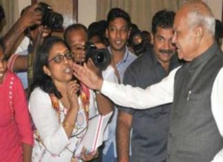 Tamil Nadu Governor, Banwarilal Purohit, women journalist, tweet, DMK, Kanimozhi