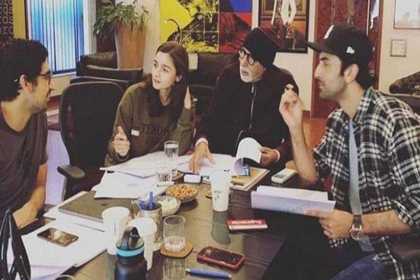  Bollywood Actor,Amitabh Bachchan,Share Selfie,Alia Bhatt,Ranbir Kapoor,Brahmastra Shooting