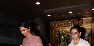 Bollywood Actress,Deepika Padukone,Ujjala Padukone,Spotted,Jewelry Shop,Actor Ranveer Singh,Wedding News