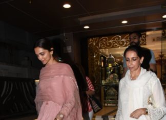 Bollywood Actress,Deepika Padukone,Ujjala Padukone,Spotted,Jewelry Shop,Actor Ranveer Singh,Wedding News