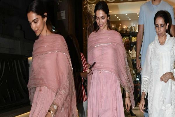 Bollywood Actress,Deepika Padukone,Ujjala Padukone,Spotted,Jewelry Shop,Actor Ranveer Singh,Wedding News