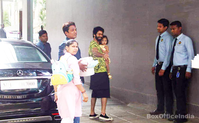 first picture,shahid kapoor,mira kapoor,son zain kapoor,misha kapoor