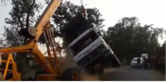 Uttar Pradesh,Musafirkhana,Para Road,Dumper,Crane Accident,Video