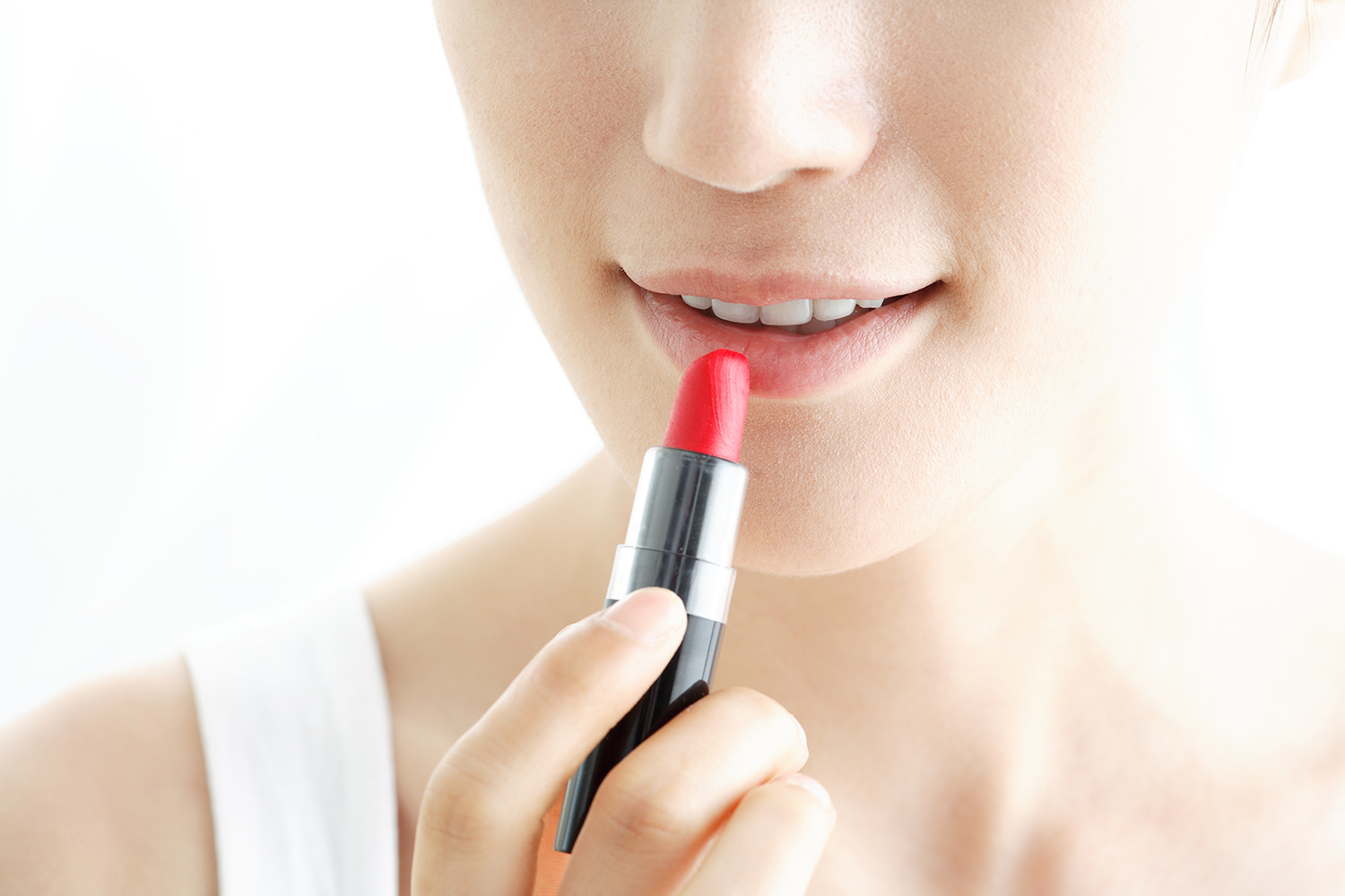 Applying Lipstick, Makeup Tips, Lifestyle, Kiss Proof Lipstick