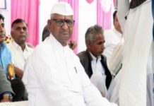 anna-hazare-s-hunger-strike-continues-on-the-third-day