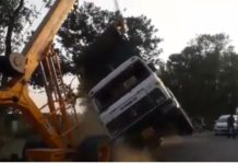 Uttar Pradesh,Musafirkhana,Para Road,Dumper,Crane Accident,Video