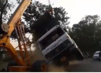 Uttar Pradesh,Musafirkhana,Para Road,Dumper,Crane Accident,Video